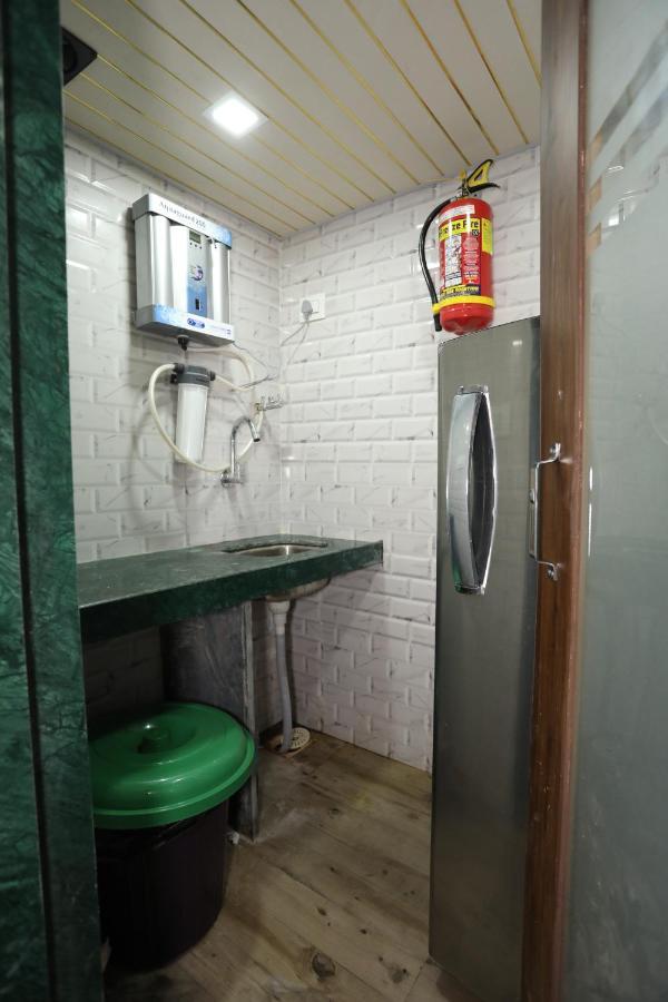 Mango Marol Dormitory Mumbai Exterior photo
